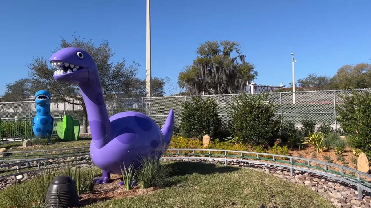Grampy Rabbit’s Dinosaur Adventure Peppa Pig Theme Park