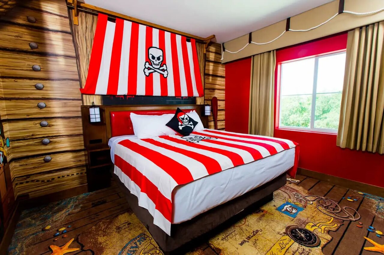 LEGOLAND Florida Hotel 2026: The Ultimate Family Stay Guide 5 LEGOLAND Florida Hotel Pirate themed room with ship décor