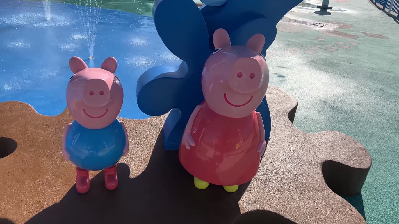 Peppa Pig and George Pig in the kids splash area